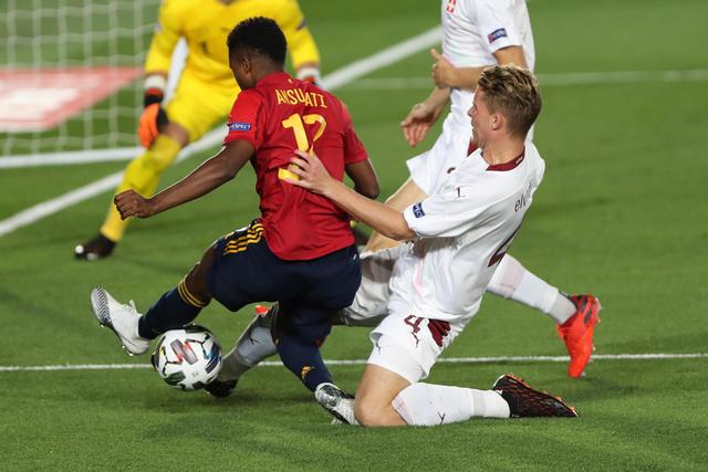 巴萨官方社媒晒猫咪形象新吉祥物