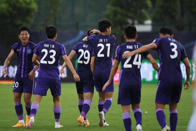 恐怖4人组冲水晶宫后防!数据示曼城赢紧咬枪手